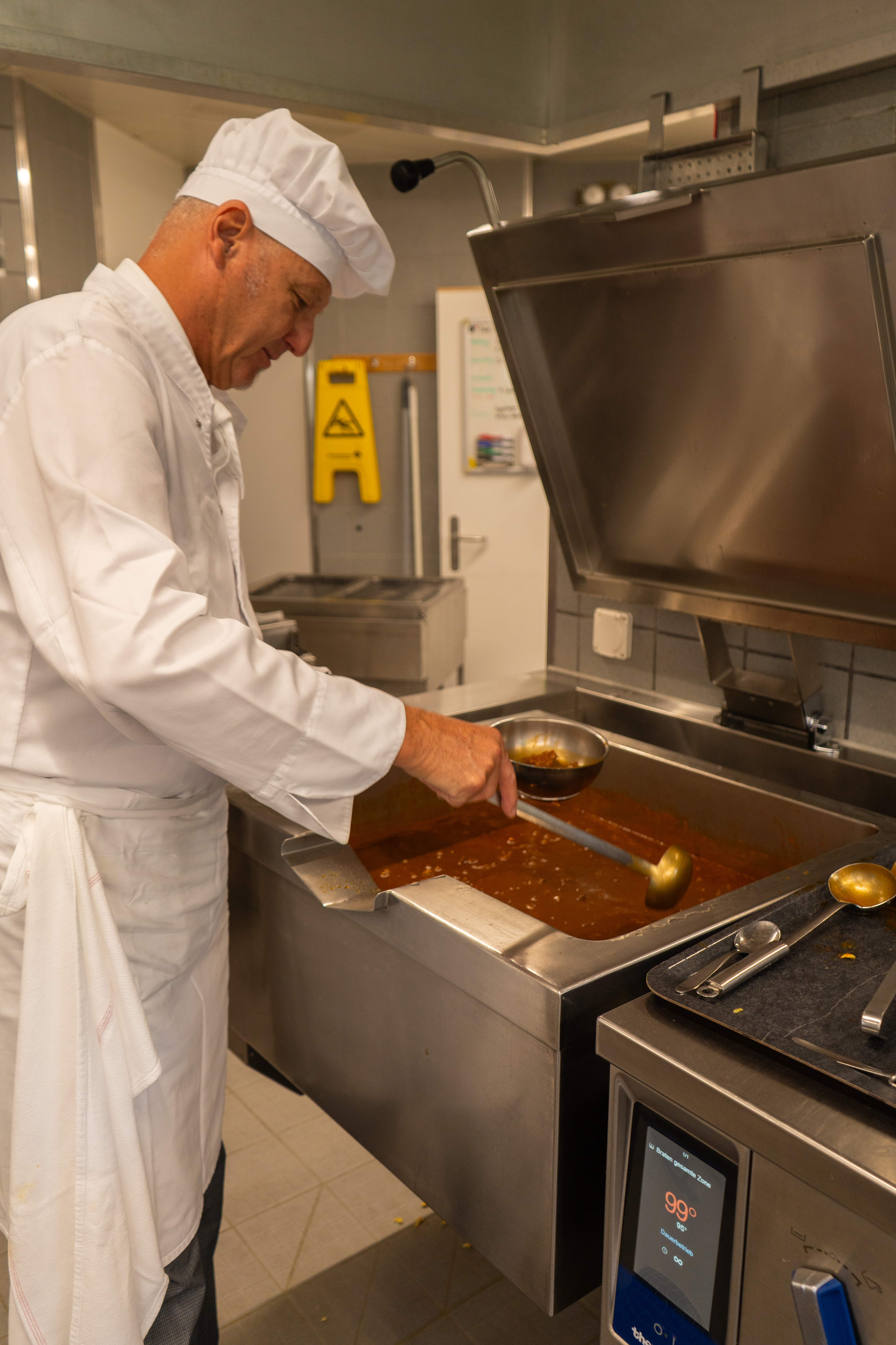 Leo, unser Küchenchef erzählt von seinen Aufgaben...